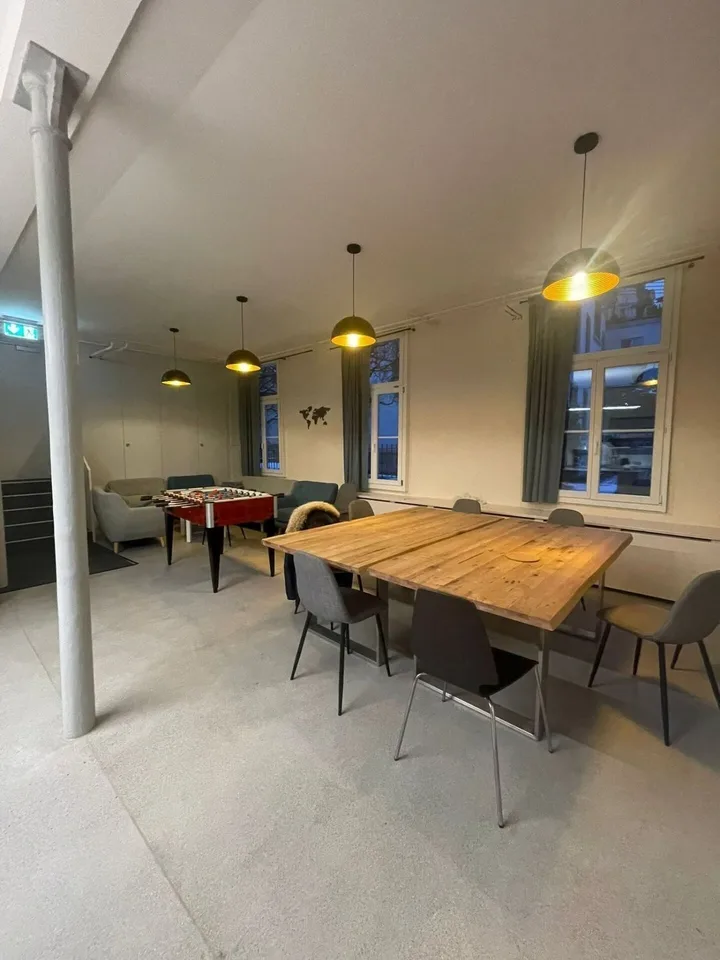 Möbliertes WG-Zimmer in lebhafter Studenten WG – Foto 4 von 7