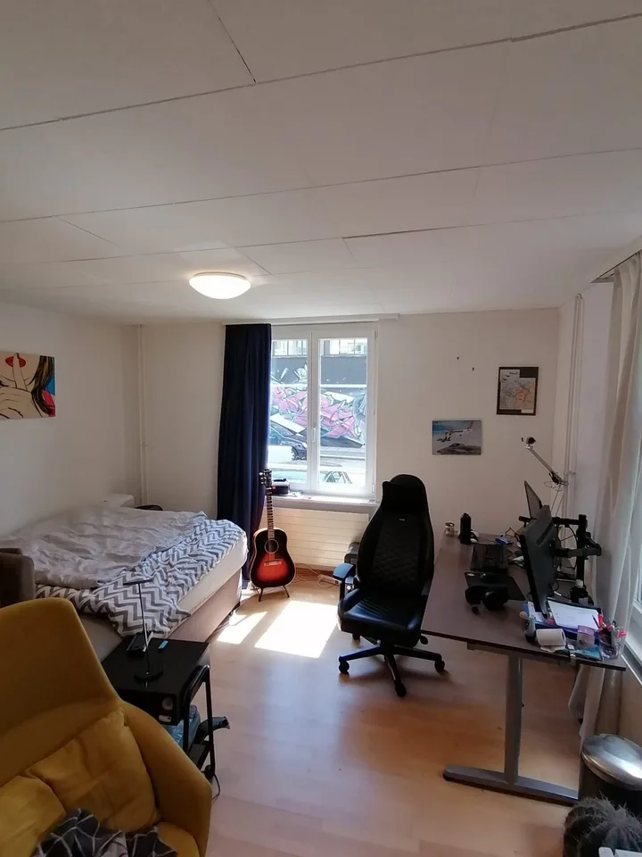 Möbliertes WG-Zimmer in lebhafter Studenten WG – Foto 2 von 7