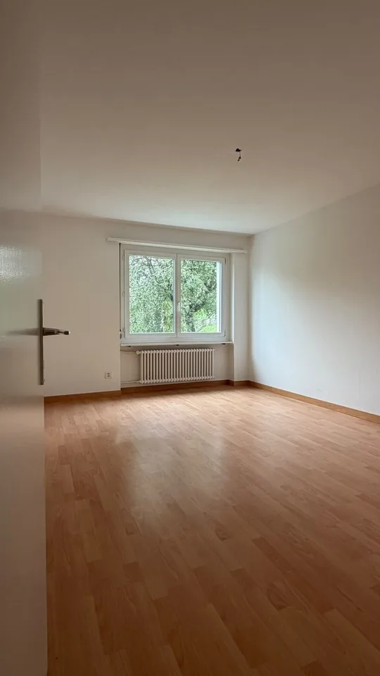 Helle Familienwohnung mit Balkon und Sicht ins Grüne – Foto 5 von 6