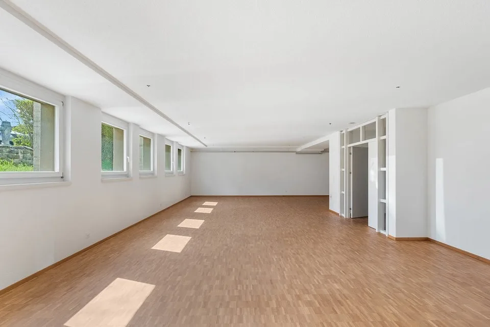 Gewerbefläche wenige Gehminuten vom Bahnhof Schwerzenbach – photo 4 sur 12