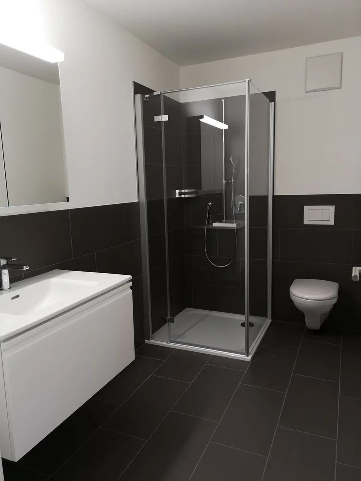 Die Gelegenheit! Grosse 2.5 Z-Wohnung mit Balkon – Foto 3 von 5