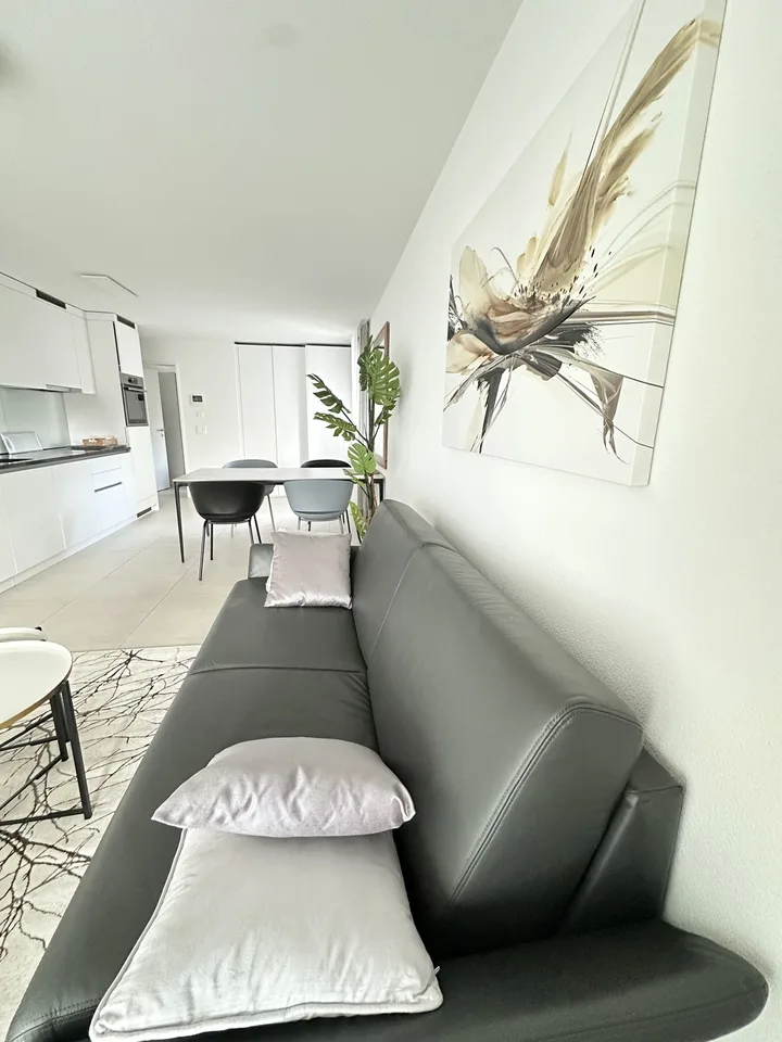 Stylishly Interior-Designed MydIhei Apartment for Couple or Small Family – Foto 2 von 16