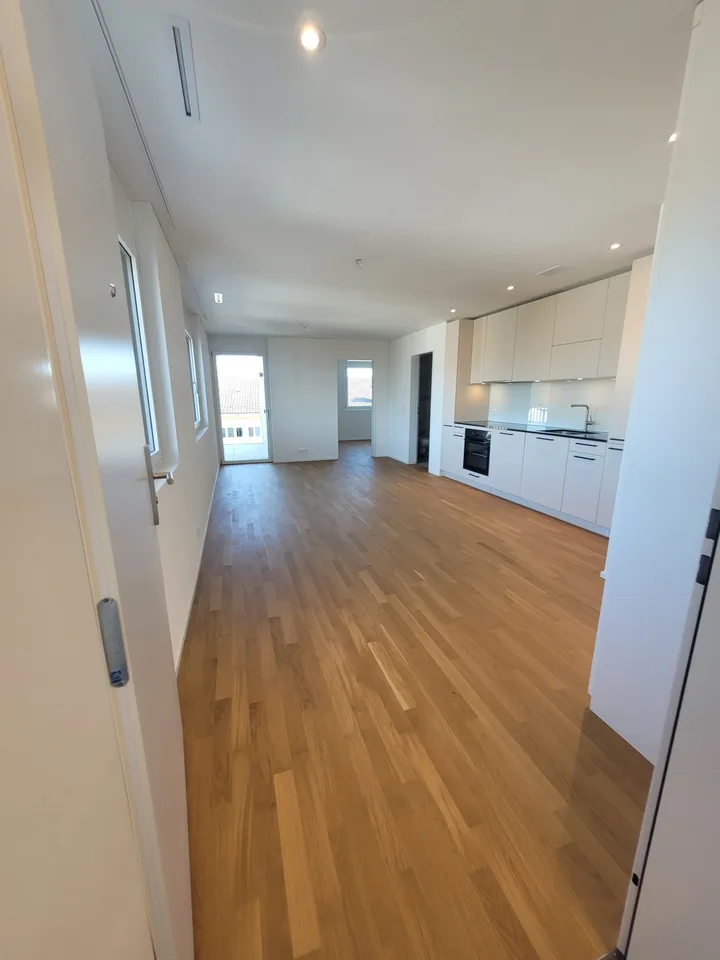 Erstbezug im HIGH FIVE 2.5-Zimmerwohnung mit Balkon & Waschturm – Foto 2 von 7