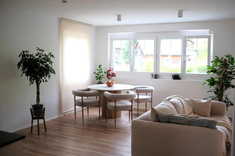 Grosszügige 4.5-Zimmer-Maisonettewohnung mit Garten und Weitsicht! – Foto 2 von 15
