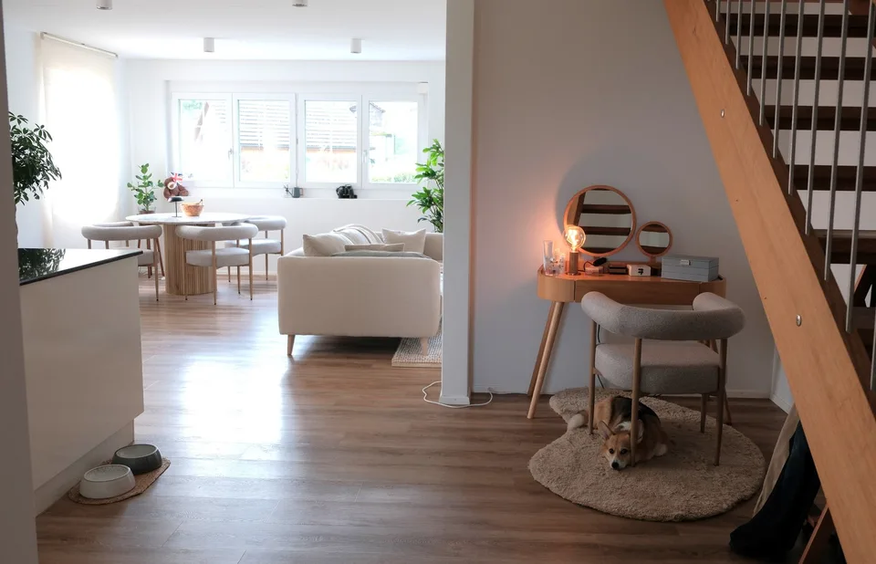Grosszügige 4.5-Zimmer-Maisonettewohnung mit Garten und Weitsicht! – Foto 3 von 15