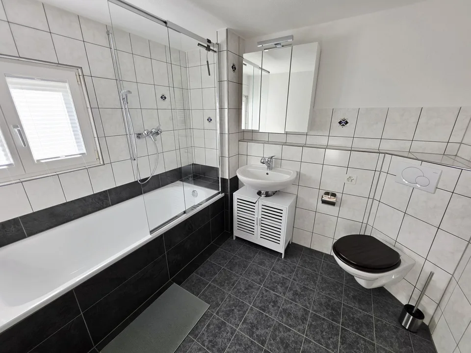 🌿 Möblierte 2-Zimmer-Wohnung mit grosser Terrasse im Grünen – Foto 4 von 6