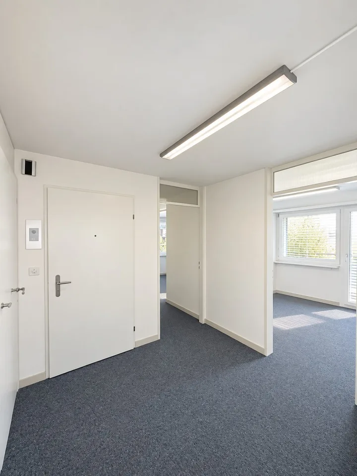 Vielseitige Büroräumlichkeiten an zentraler Lage in Binningen – foto 6 di 26