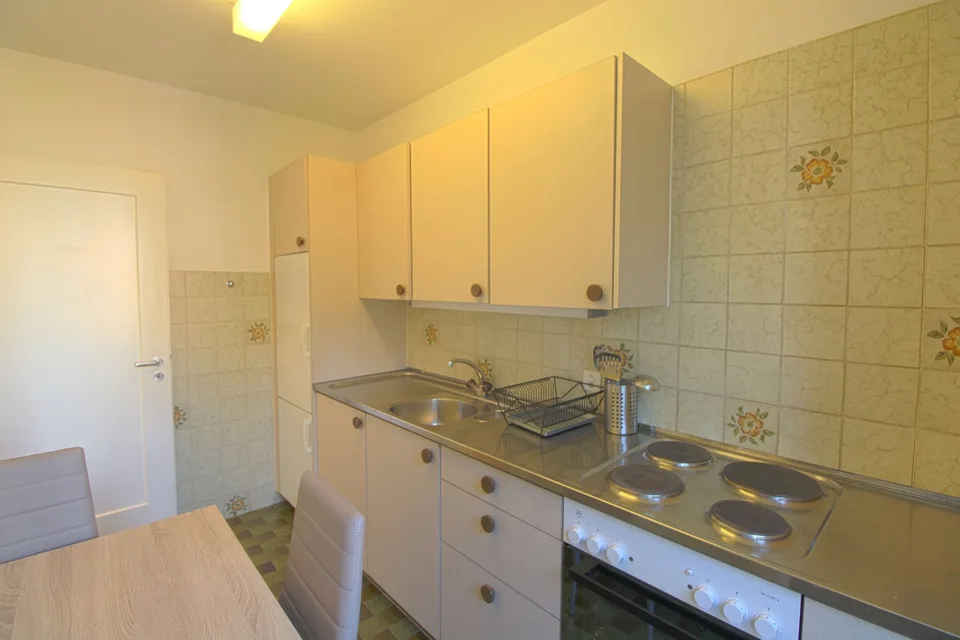 Möbliertes WG-Zimmer in der Nähe vom Claraplatz – Foto 9 von 11