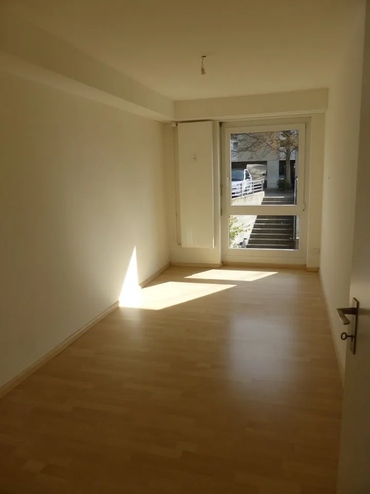 3.5 Zimmer-Wohnung mit schöner Aussicht am Sonnenhügel zu vermieten – Foto 7 von 10