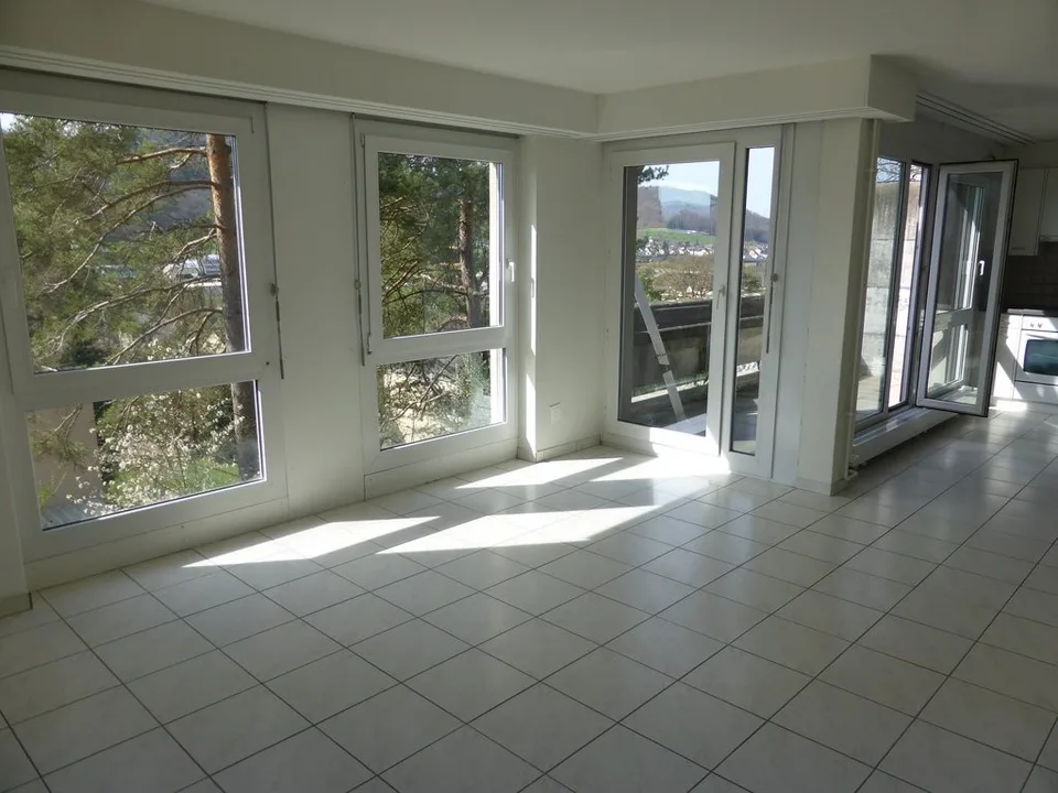 3.5 Zimmer-Wohnung mit schöner Aussicht am Sonnenhügel zu vermieten – Foto 2 von 10