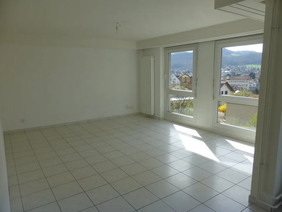 3.5 Zimmer-Wohnung mit schöner Aussicht am Sonnenhügel zu vermieten – Foto 3 von 10