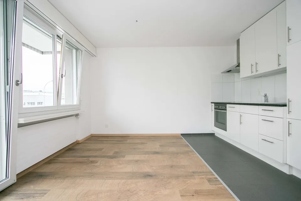 Wohnung mit moderner Küche & Balkon für Singles – Foto 3 von 8