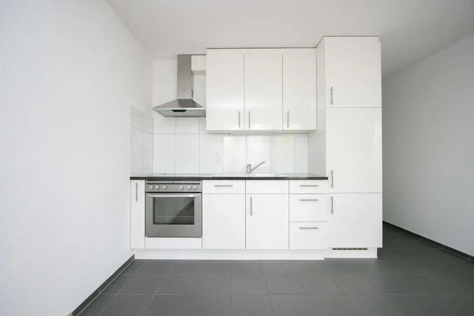 Wohnung mit moderner Küche & Balkon für Singles – Foto 2 von 8