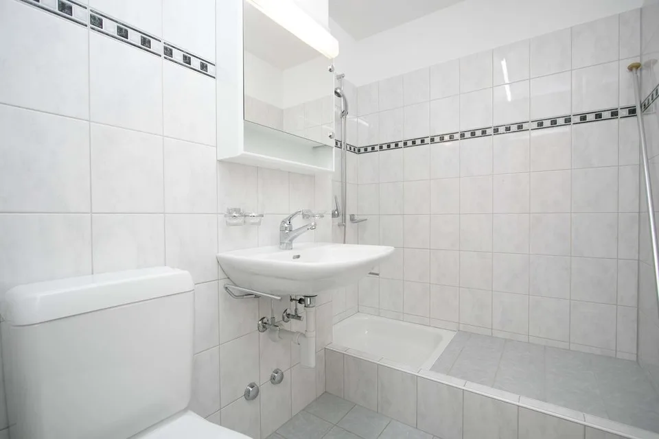 Wohnung mit moderner Küche & Balkon für Singles – Foto 5 von 8
