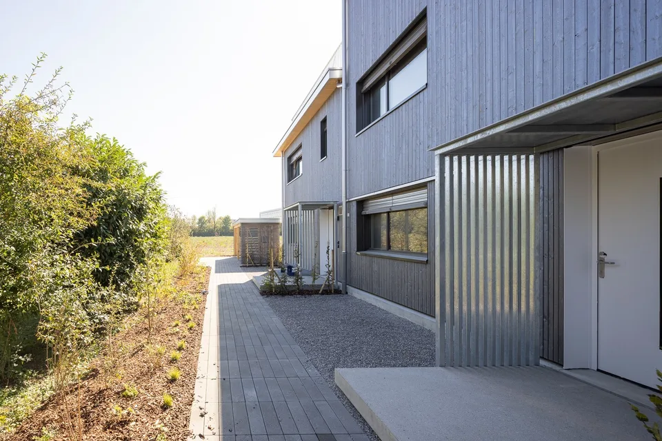 Construction neuve attrayante à Volketswil : maison de 3,5 à 4,5 pièces avec jardin privé – photo 4 sur 14