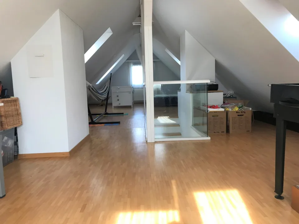 Charmante 4,5 Zimmer Maisonette-Wohnung im Dorfkern von Oberwinterthur – Foto 5 von 14