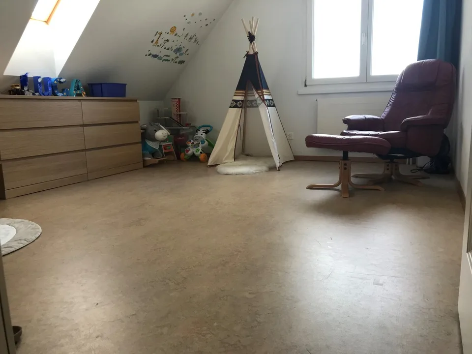 Charmante 4,5 Zimmer Maisonette-Wohnung im Dorfkern von Oberwinterthur – Foto 9 von 14