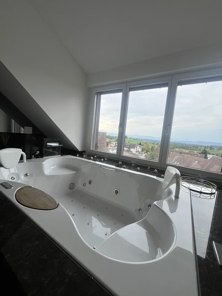 5.5-Zimmer-Wohnung mit grosser Terrasse, Balkon & Jacuzzi – Foto 12 von 18