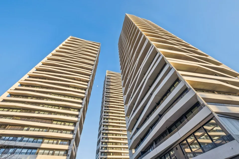 Exclusive ownership apartment with panoramic views on the 23rd floor of House C of the Three Point residential towers – photo 3 of 12