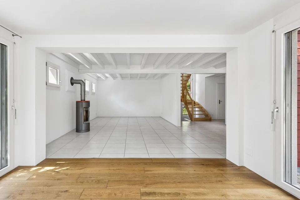 Modernisiertes 4.5-Zimmer-Einfamilienhaus mit familienfreundlichem Umschwung – Foto 4 von 13