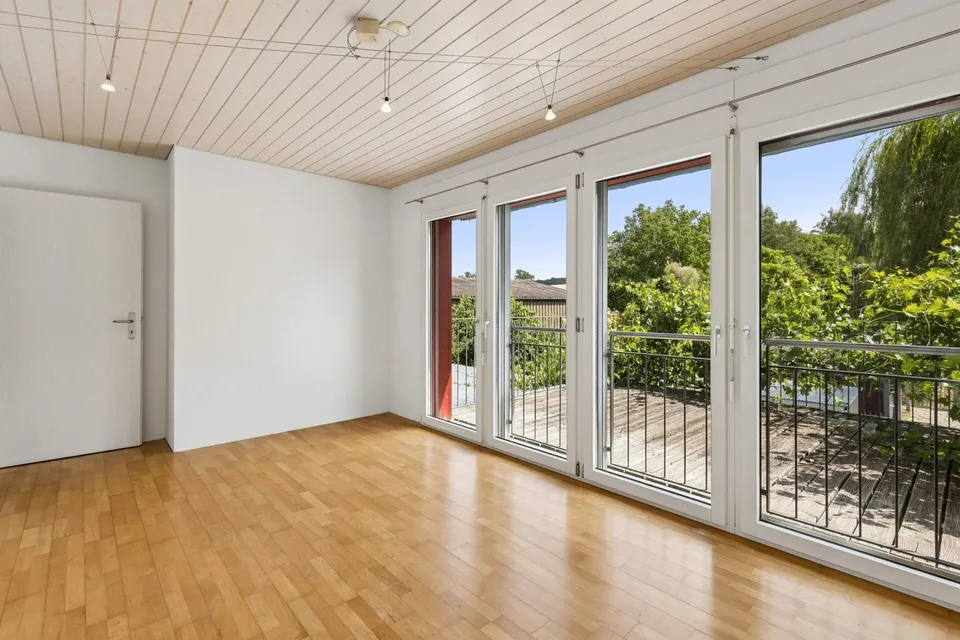 Modernisiertes 4.5-Zimmer-Einfamilienhaus mit familienfreundlichem Umschwung – Foto 8 von 13