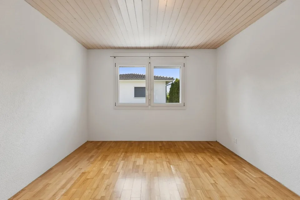 Modernisiertes 4.5-Zimmer-Einfamilienhaus mit familienfreundlichem Umschwung – Foto 11 von 13