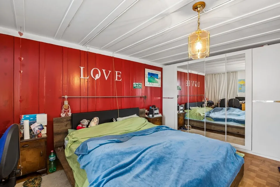 Casa a doppia famiglia su un grande terreno con potenziale di sviluppo – foto 7 di 13