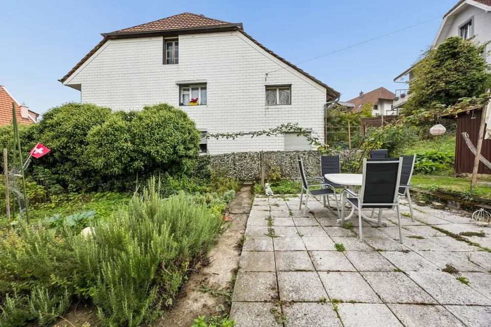 Casa a doppia famiglia su un grande terreno con potenziale di sviluppo – foto 10 di 13