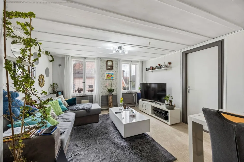 Casa a doppia famiglia su un grande terreno con potenziale di sviluppo – foto 5 di 13