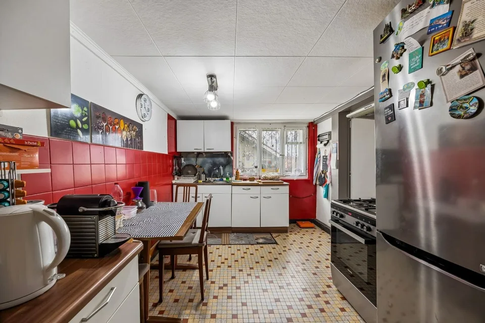 Casa a doppia famiglia su un grande terreno con potenziale di sviluppo – foto 3 di 13