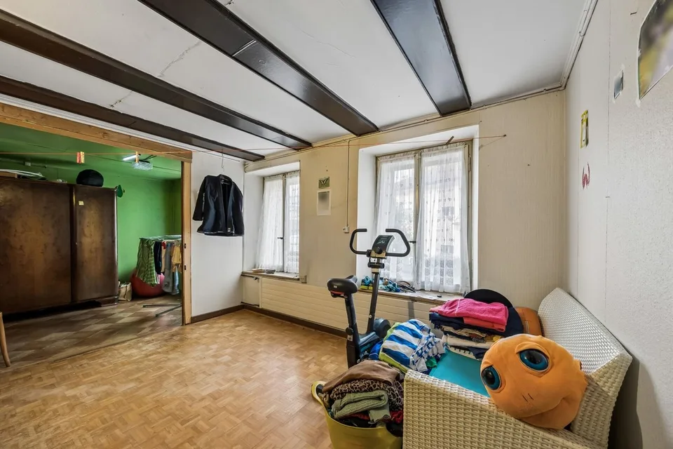 Casa a doppia famiglia su un grande terreno con potenziale di sviluppo – foto 6 di 13