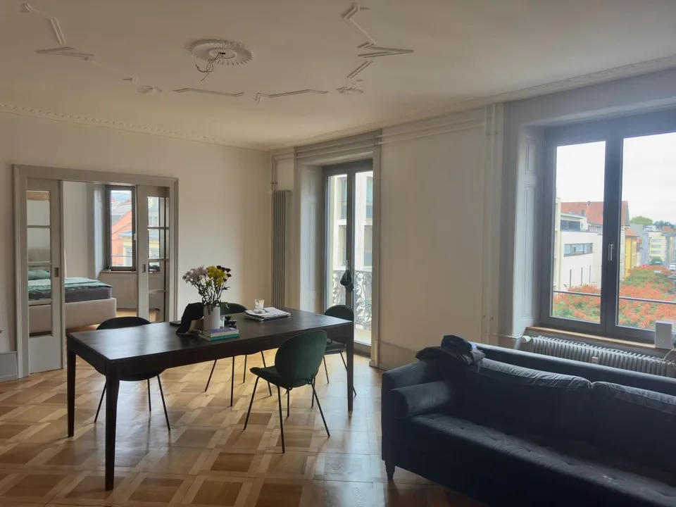 2.5 Zimmer Altbau Biel Zentrum/Appartement 2,5 pièces rénové – Foto 2 von 8