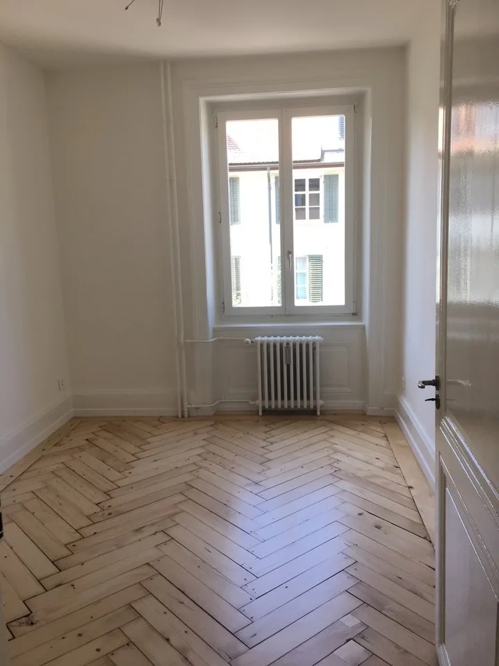 Preisgünstige Wohnung in der Nähe vom Stadtzentrum – foto 3 di 5