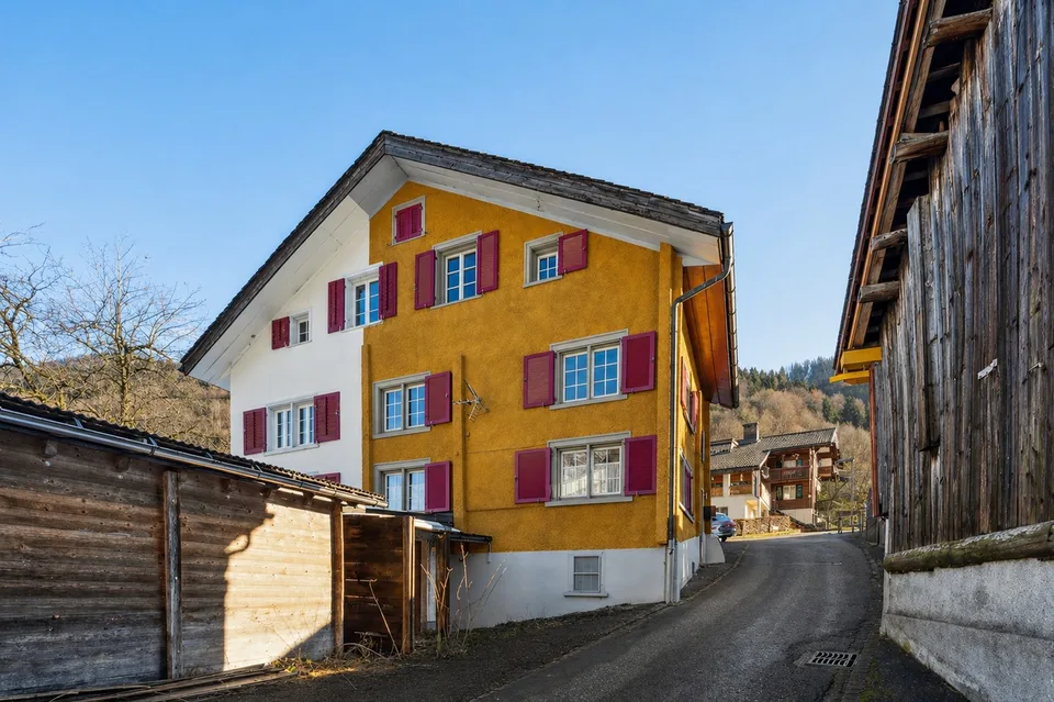 Doppeleinfamilienhaus in familienfreundlicher Lage – Foto 2 von 12