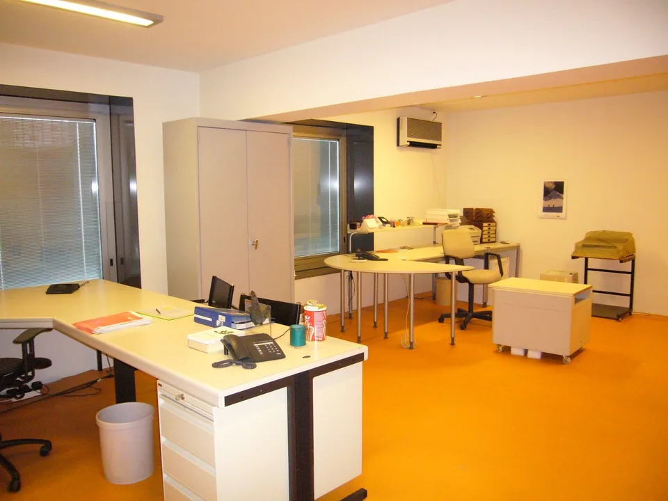 Belle surface commerciale ou administrative avec vitrines d'env. 253,2 m² – Foto 5 von 11