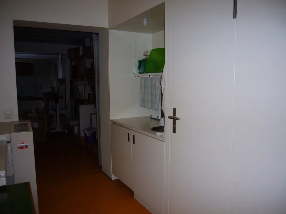 Belle surface commerciale ou administrative avec vitrines d'env. 253,2 m² – Foto 9 von 11