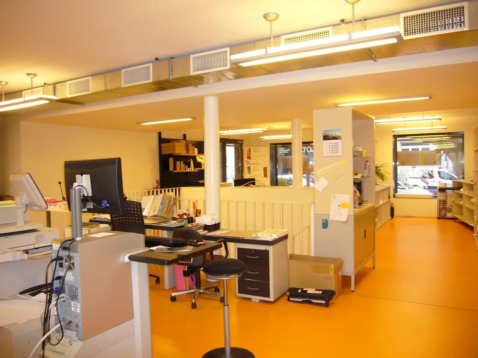 Belle surface commerciale ou administrative avec vitrines d'env. 253,2 m² – Foto 7 von 11