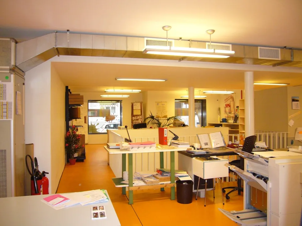 Belle surface commerciale ou administrative avec vitrines d'env. 253,2 m² – Foto 3 von 11