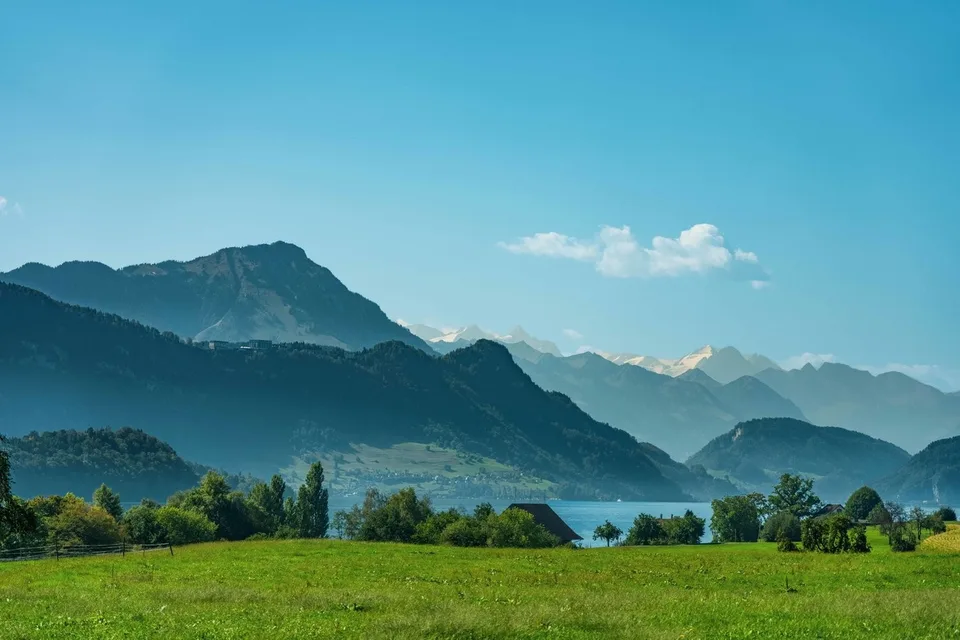 Molto spazio per la vita – con giardino, vista sul lago e sulle montagne – foto 4 di 5