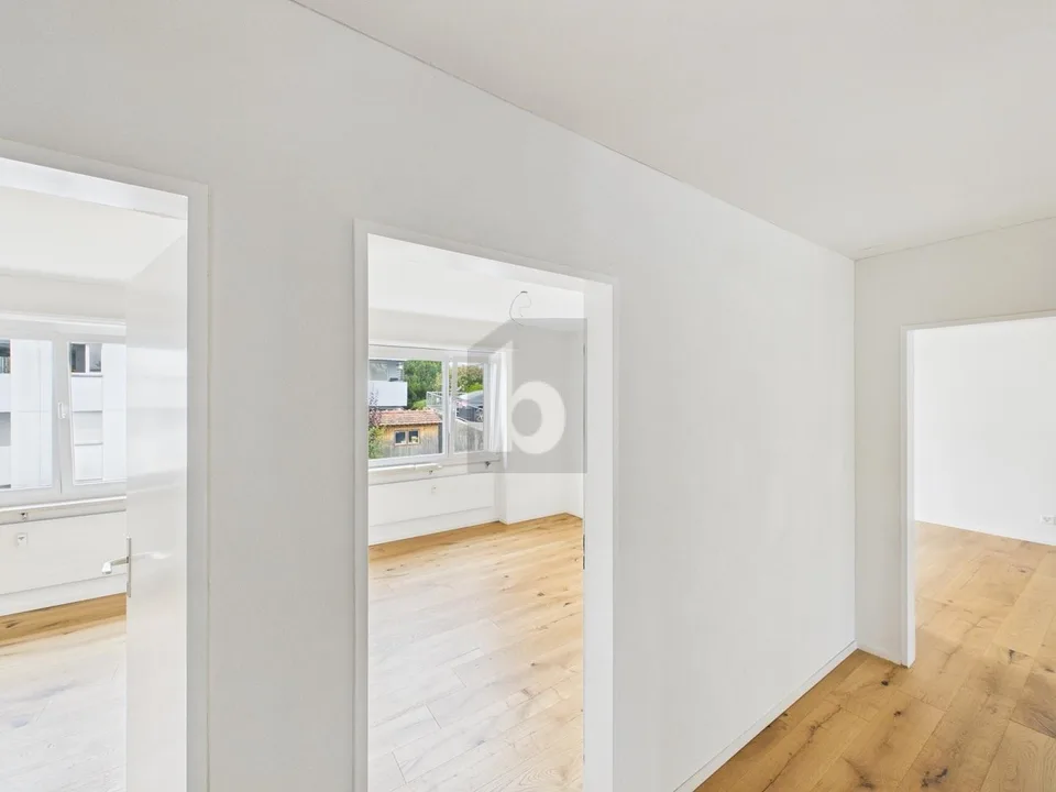 NEU RENOVIERT - GROSSZÜGIGER BALKON UND WEITBLICK – Foto 3 von 4