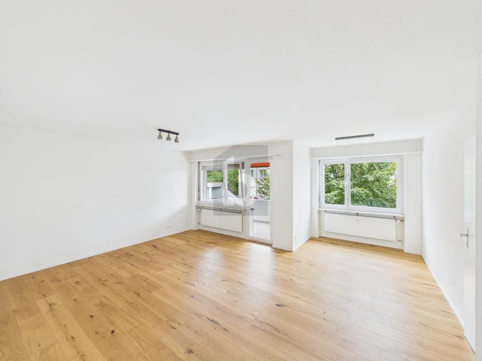 NEU RENOVIERT - GROSSZÜGIGER BALKON UND WEITBLICK – Foto 2 von 4