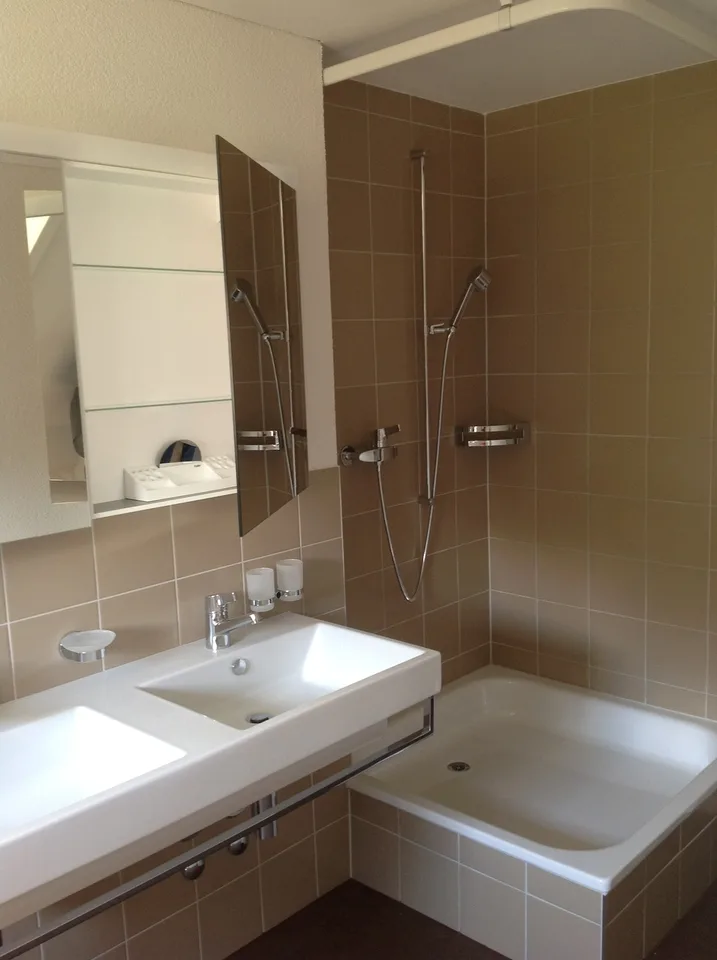 Charmante 3-Zimmerwohnung an zentraler Lage in St. Gallen – photo 3 sur 6