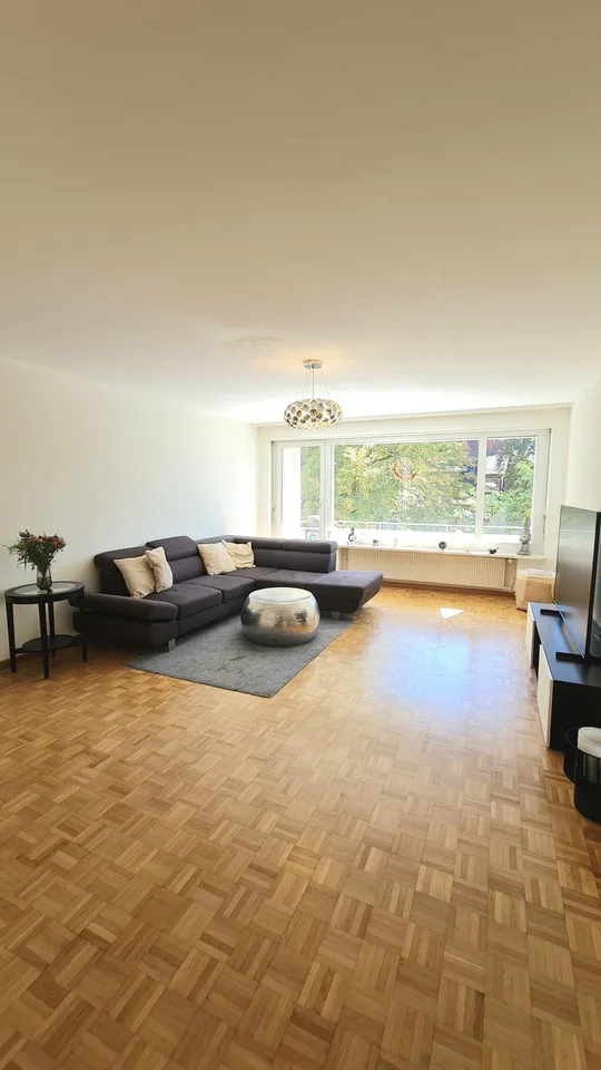 Charmante 4.5-Zimmer-Wohnung mit Balkon und herrlicher Aussicht über St. Gallen – photo 2 sur 12