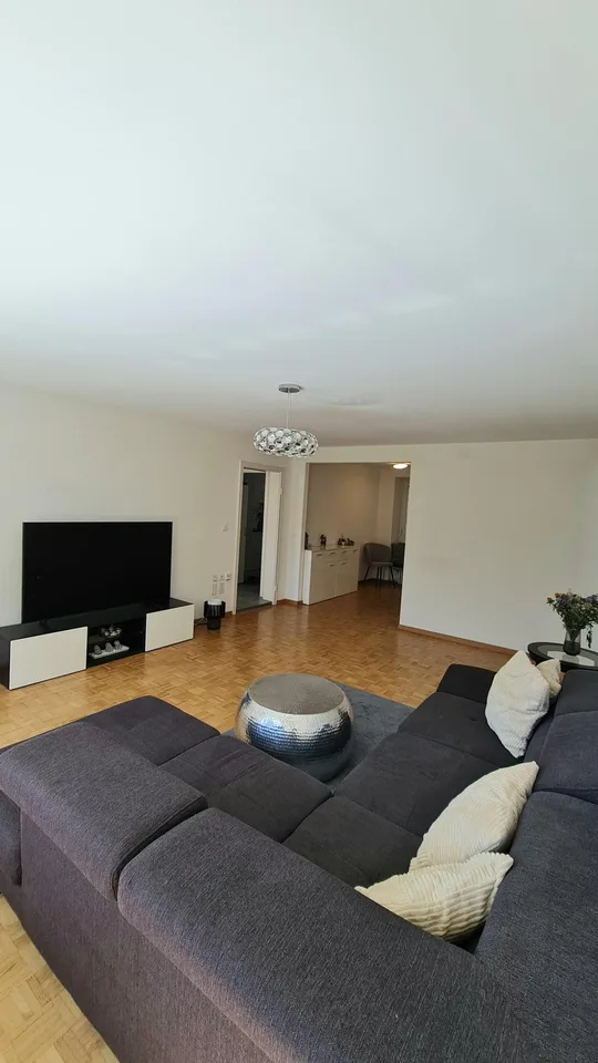 Charmante 4.5-Zimmer-Wohnung mit Balkon und herrlicher Aussicht über St. Gallen – photo 3 sur 12