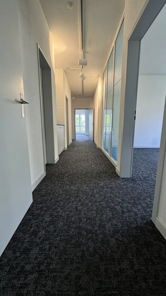 Teilklimatisierte Büros oder Praxisräumlichkeiten zu vermieten – Foto 3 von 7