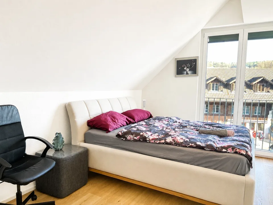 💎 Appartement spacieux & entièrement meublé de 4.5 pièces avec balcon & vue imprenable à Embrach – photo 5 sur 22
