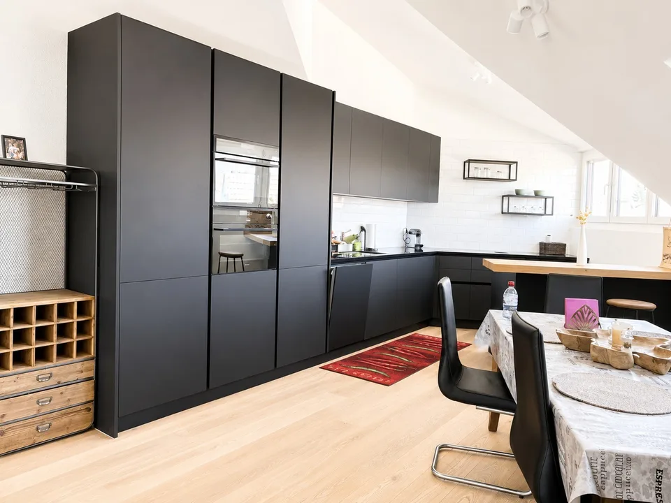 💎 Appartement spacieux & entièrement meublé de 4.5 pièces avec balcon & vue imprenable à Embrach – photo 14 sur 22
