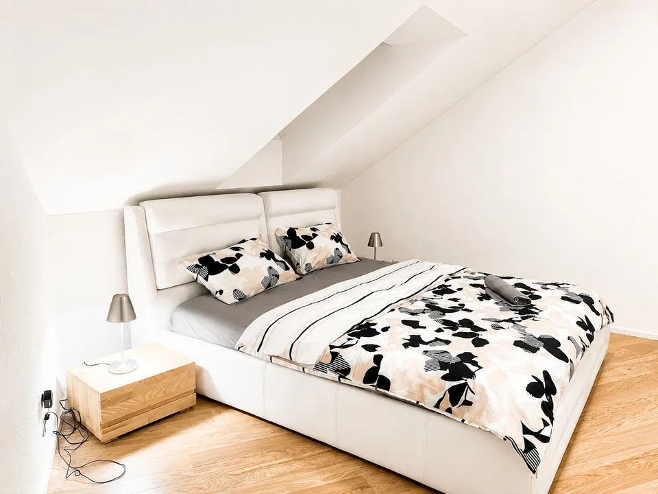 💎 Appartement spacieux & entièrement meublé de 4.5 pièces avec balcon & vue imprenable à Embrach – photo 12 sur 22