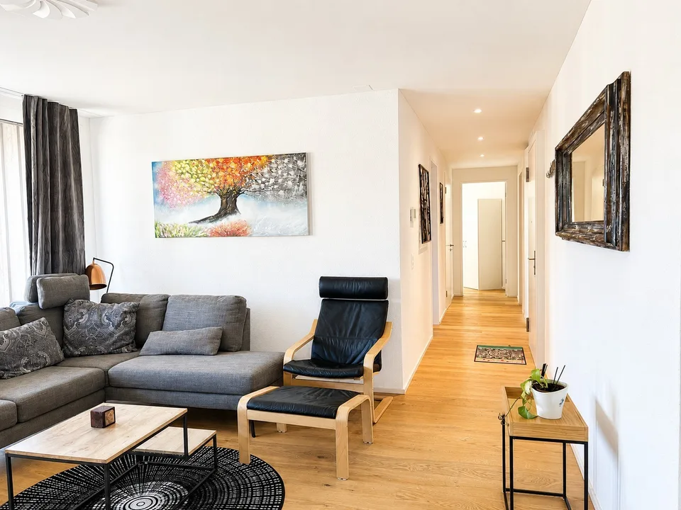 💎 Appartement spacieux & entièrement meublé de 4.5 pièces avec balcon & vue imprenable à Embrach – photo 3 sur 22
