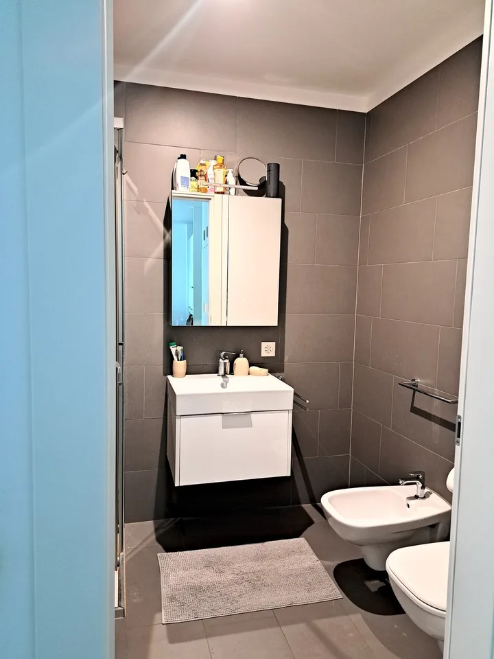 2.5 locali con terrazza coperta nel verde e box auto – Pedrinate – Foto 5 von 11